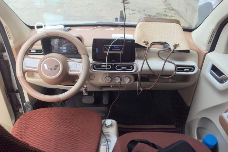 Used Wuling Hongguang MINIEV 2024 3rd Generation 215km Youth Edition Center Console