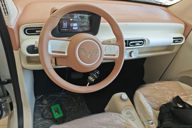 Used Wuling Hongguang MINIEV 2024 3rd Generation 215km Youth Edition Center Console