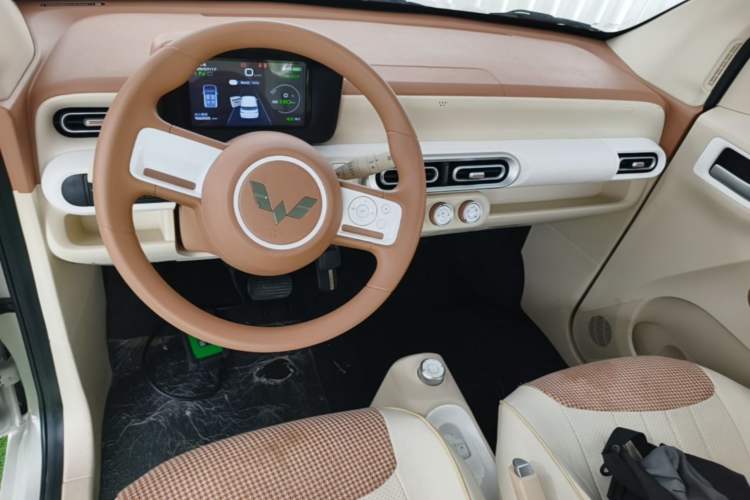 Used Wuling Hongguang MINIEV 2024 3rd Generation 215km Youth Edition Center Console
