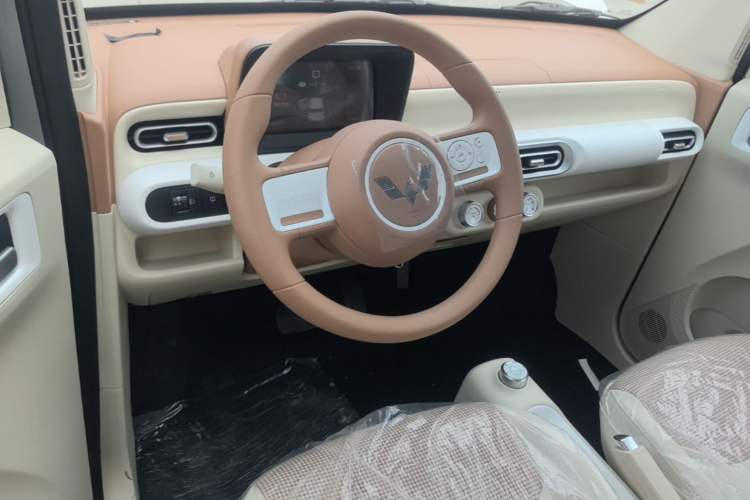 Used Wuling Hongguang MINIEV 2024 3rd Generation 215km Youth Edition Center Console
