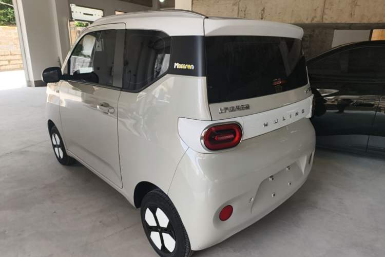 Used Wuling Hongguang MINIEV 2024 3rd Generation 215km Advanced Version Exterior 2