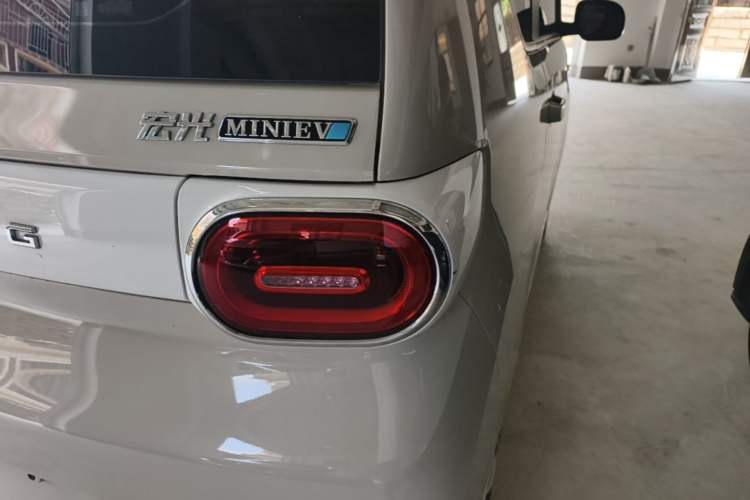 Used Wuling Hongguang MINIEV 2024 3rd Generation 215km Advanced Version Exterior 3