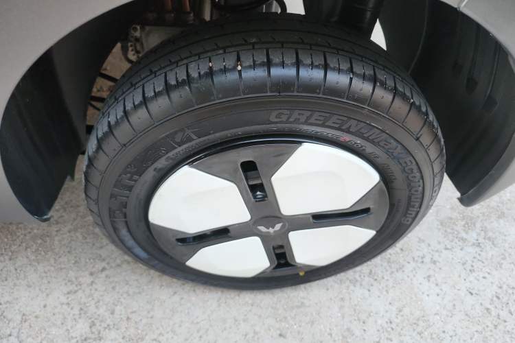 Used Wuling Hongguang MINIEV 2024 3rd Generation 215km Advanced Version Exterior 3