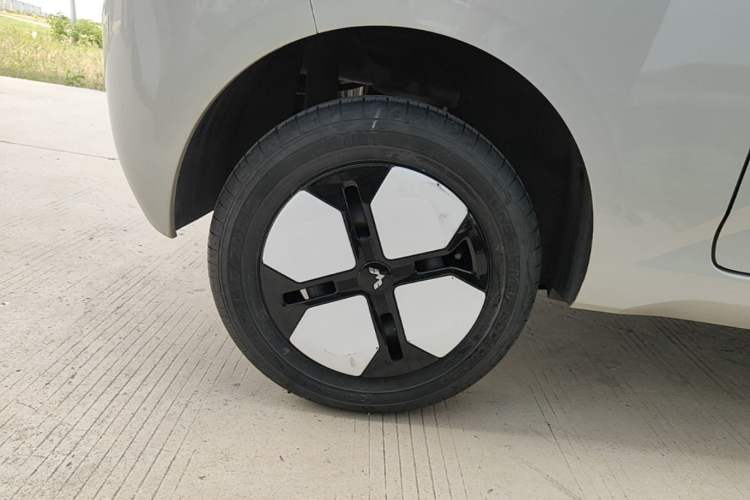 Used Wuling Hongguang MINIEV 2024 3rd Generation 215km Advanced Version Exterior 5