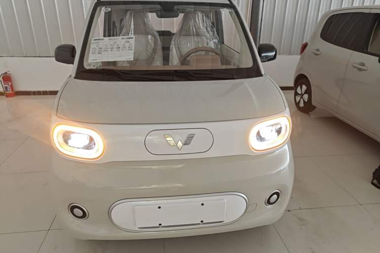 Used Wuling Hongguang MINIEV 2024 3rd Generation 215km Youth Edition Front