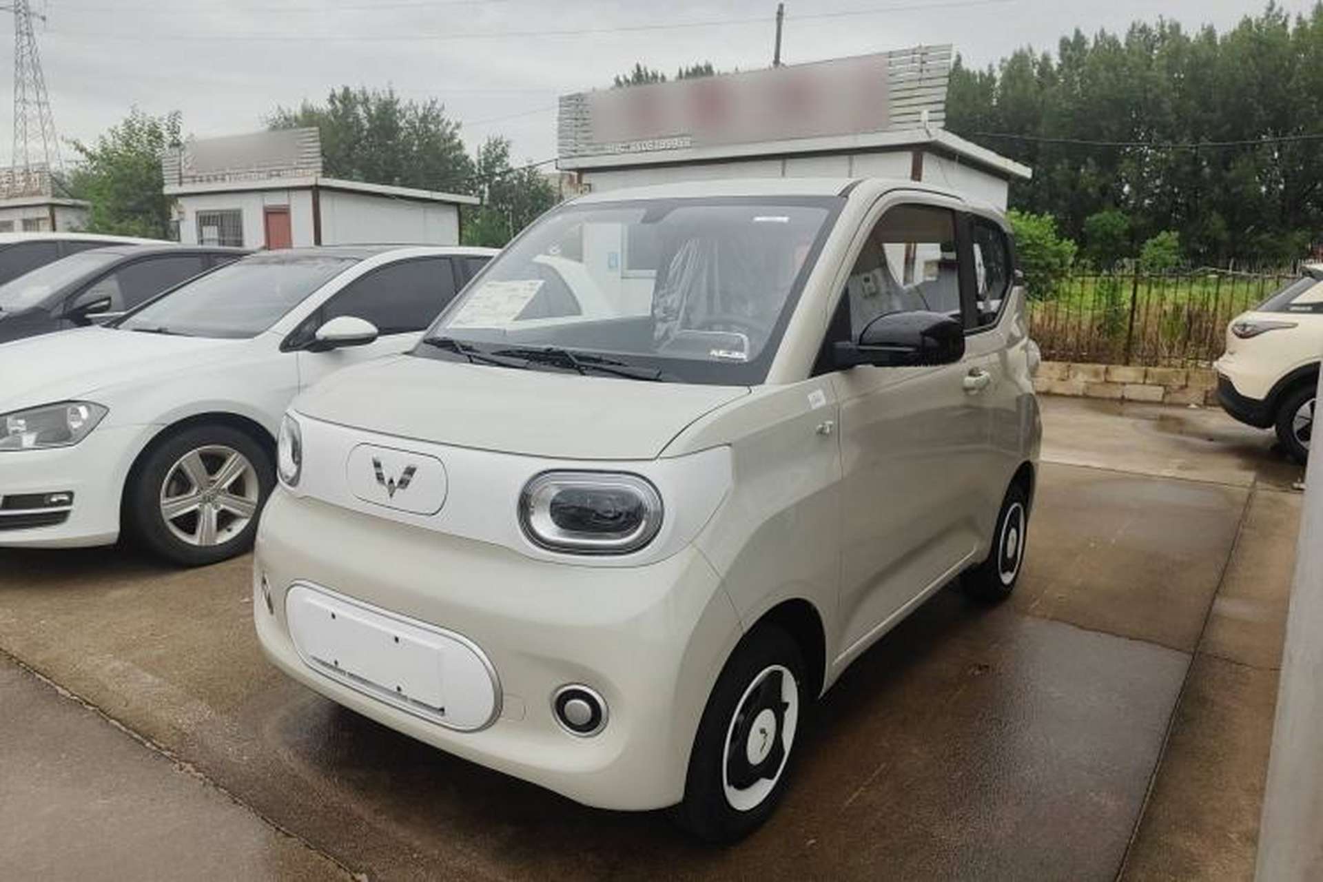 Used Wuling Hongguang MINIEV 2024 3rd Generation 215km Youth Edition Front Left 45 Deg