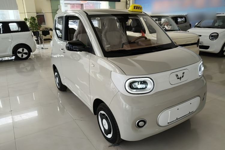 Used Wuling Hongguang MINIEV 2024 3rd Generation 215km Youth Edition Front Right 45 Deg