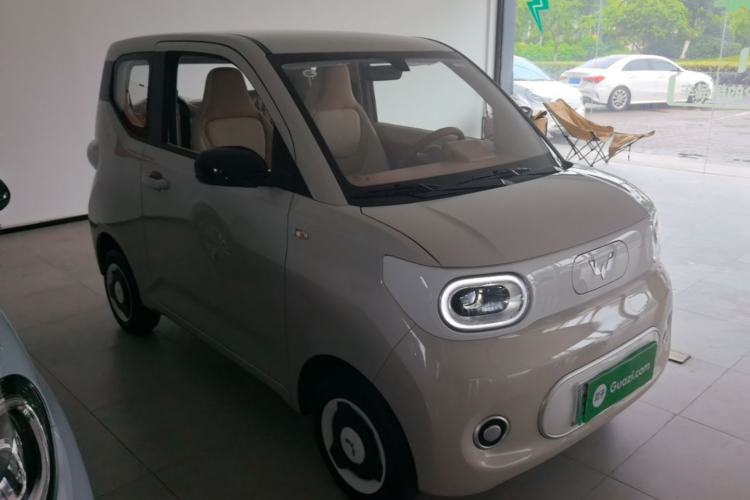 Used Wuling Hongguang MINIEV 2024 3rd Generation 215km Youth Edition Front Right 45 Deg