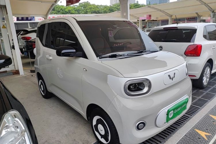 Used Wuling Hongguang MINIEV 2024 3rd Generation 215km Youth Edition Front Right 45 Deg