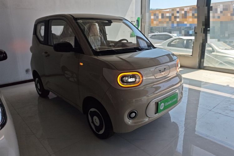 Used Wuling Hongguang MINIEV 2024 3rd Generation 215km Youth Edition Front Right 45 Deg