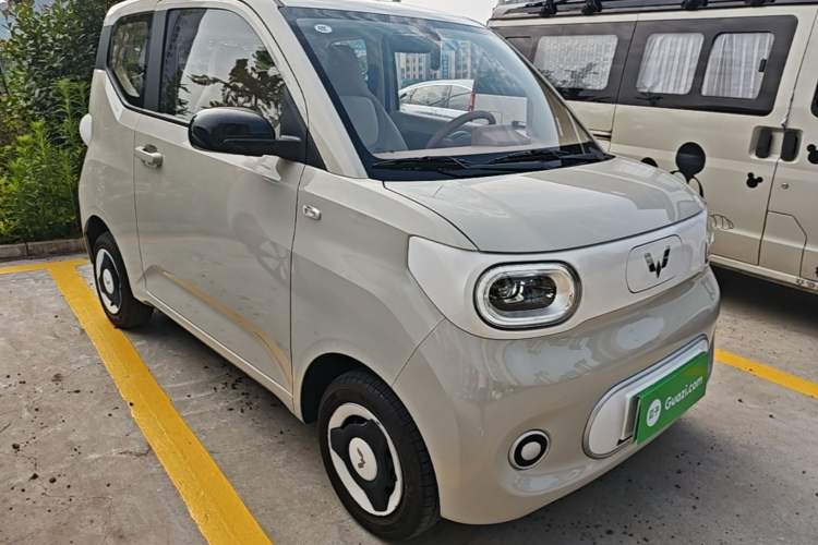 Used Wuling Hongguang MINIEV 2024 3rd Generation 215km Youth Edition Front Right 45 Deg