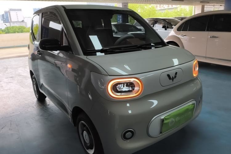 Used Wuling Hongguang MINIEV 2024 3rd Generation 215km Youth Edition Front Right 45 Deg