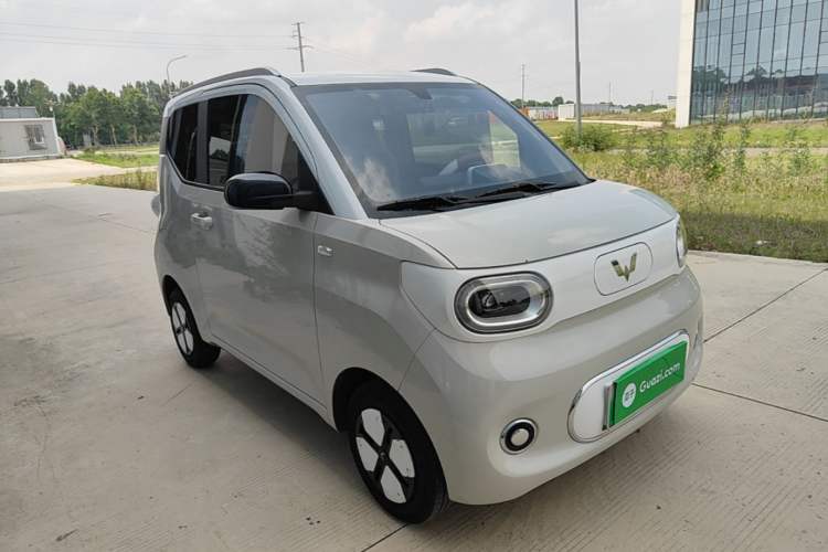 Used Wuling Hongguang MINIEV 2024 3rd Generation 215km Advanced Version Front Right 45 Deg