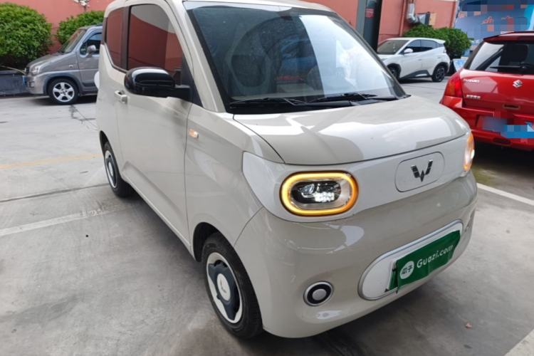 Used Wuling Hongguang MINIEV 2024 3rd Generation 215km Youth Edition Front Right 45 Deg