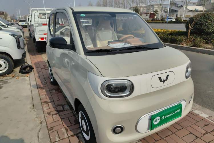 Used Wuling Hongguang MINIEV 2024 3rd Generation 215km Youth Edition Front Right 45 Deg