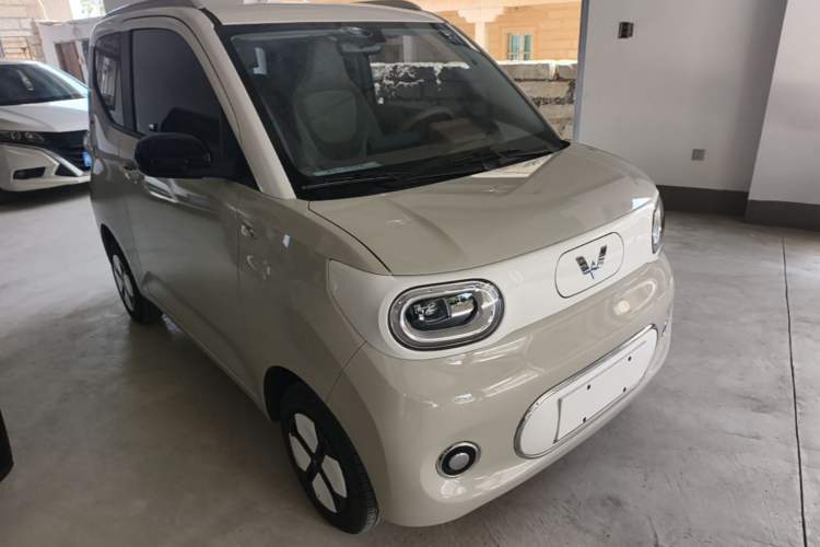 Used Wuling Hongguang MINIEV 2024 3rd Generation 215km Advanced Version Front Right 45 Deg
