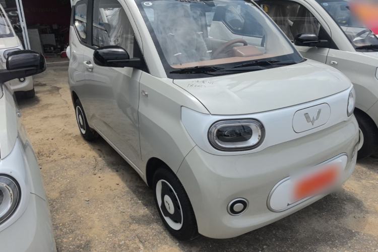 Used Wuling Hongguang MINIEV 2024 3rd Generation 215km Youth Edition Front Right 45 Deg