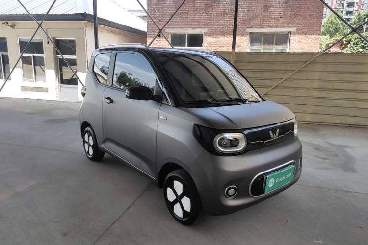 Used Wuling Hongguang MINIEV 2024 3rd Generation 215km Advanced Version Front Right 45 Deg