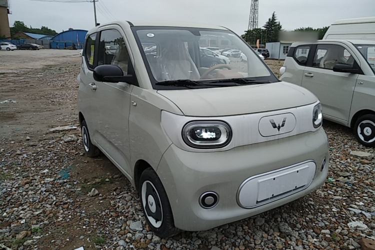 Used Wuling Hongguang MINIEV 2024 3rd Generation 215km Youth Edition Front Right 45 Deg