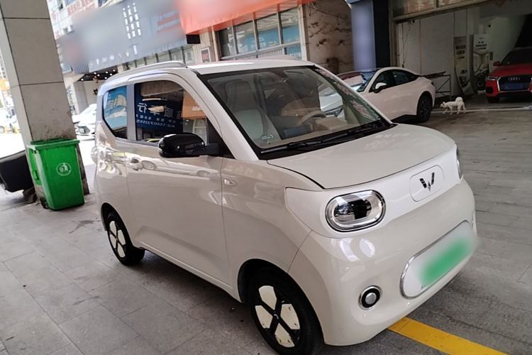 Used Wuling Hongguang MINIEV 2024 3rd Generation 215km Advanced Version Front Right 45 Deg
