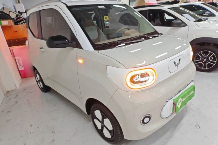 Used Wuling Hongguang MINIEV 2024 3rd Generation 215km Advanced Version Front Right 45 Deg