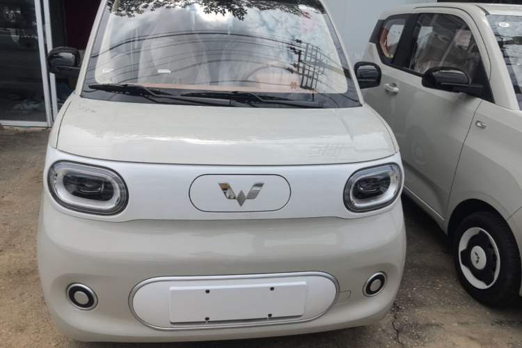 Used Wuling Hongguang MINIEV 2024 3rd Generation 215km Youth Edition Front