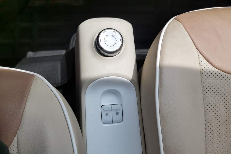 Used Wuling Hongguang MINIEV 2024 3rd Generation 215km Youth Edition Gear Lever