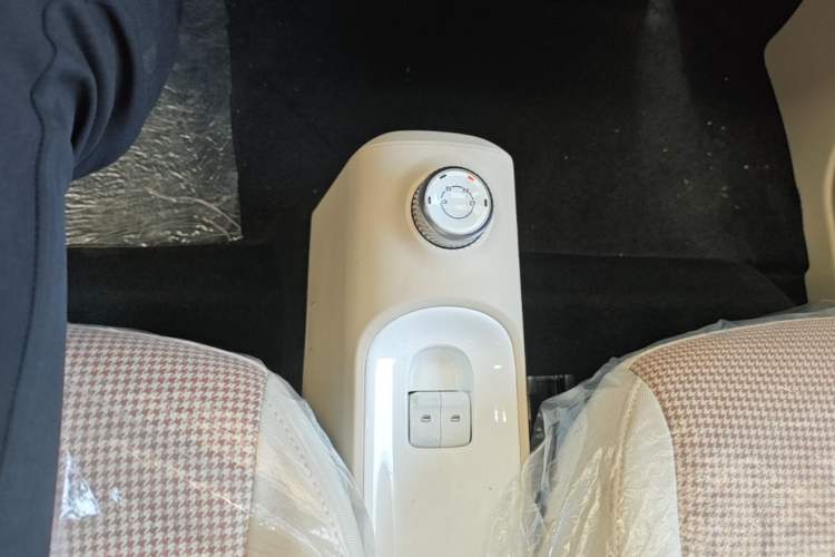 Used Wuling Hongguang MINIEV 2024 3rd Generation 215km Youth Edition Gear Lever