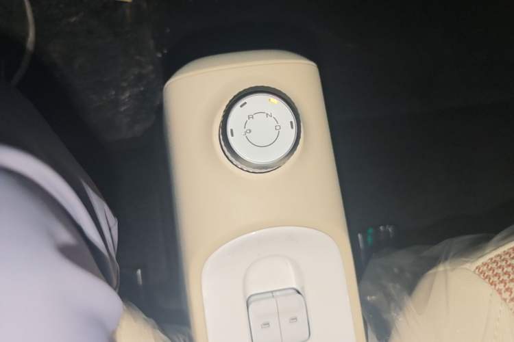 Used Wuling Hongguang MINIEV 2024 3rd Generation 215km Youth Edition Gear Lever