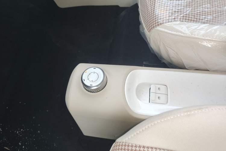 Used Wuling Hongguang MINIEV 2024 3rd Generation 215km Youth Edition Gear Lever