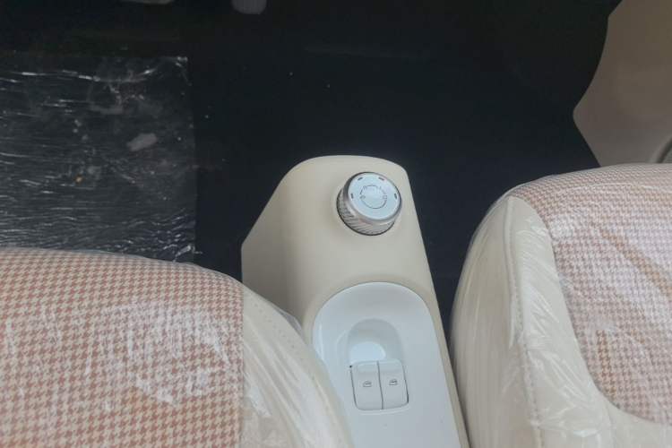 Used Wuling Hongguang MINIEV 2024 3rd Generation 215km Youth Edition Gear Lever