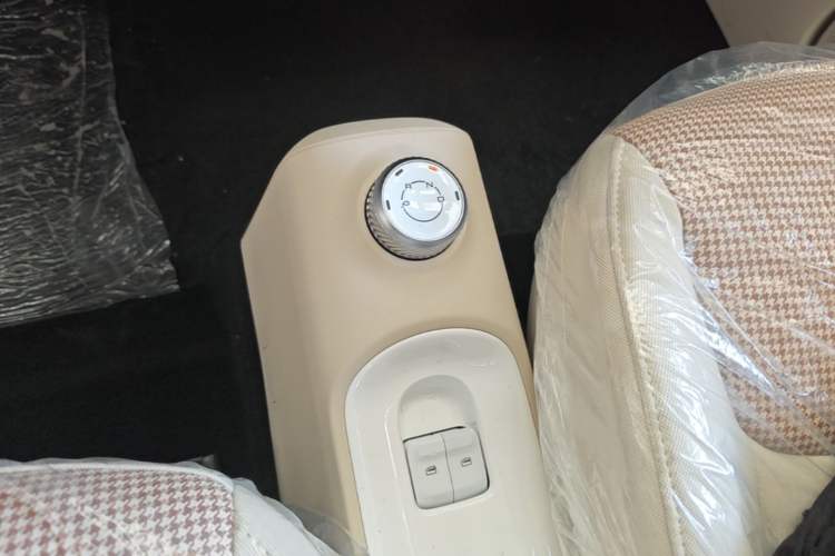 Used Wuling Hongguang MINIEV 2024 3rd Generation 215km Youth Edition Gear Lever