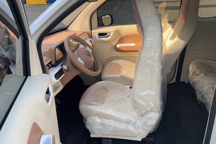 Used Wuling Hongguang MINIEV 2024 3rd Generation 215km Advanced Version Interior 2