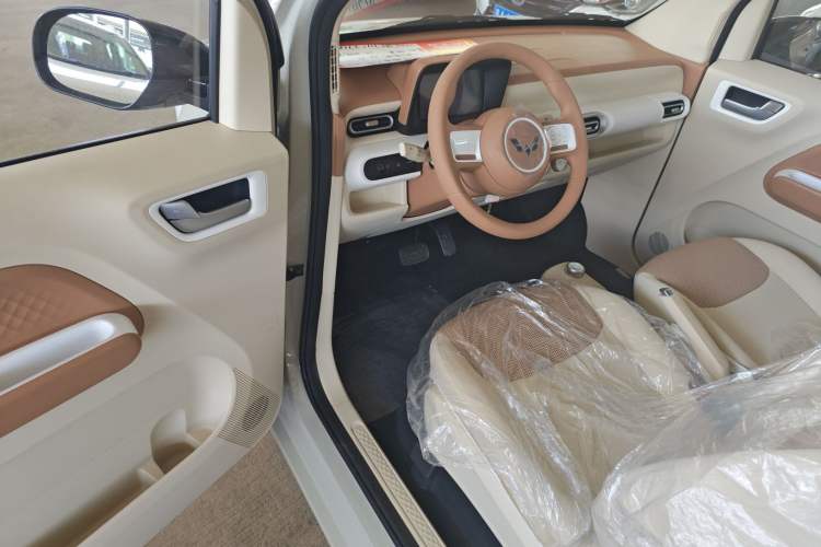 Used Wuling Hongguang MINIEV 2024 3rd Generation 215km Youth Edition Interior 2