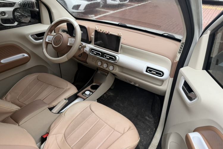 Used Wuling Hongguang MINIEV 2024 3rd Generation 215km Advanced Version Interior 2