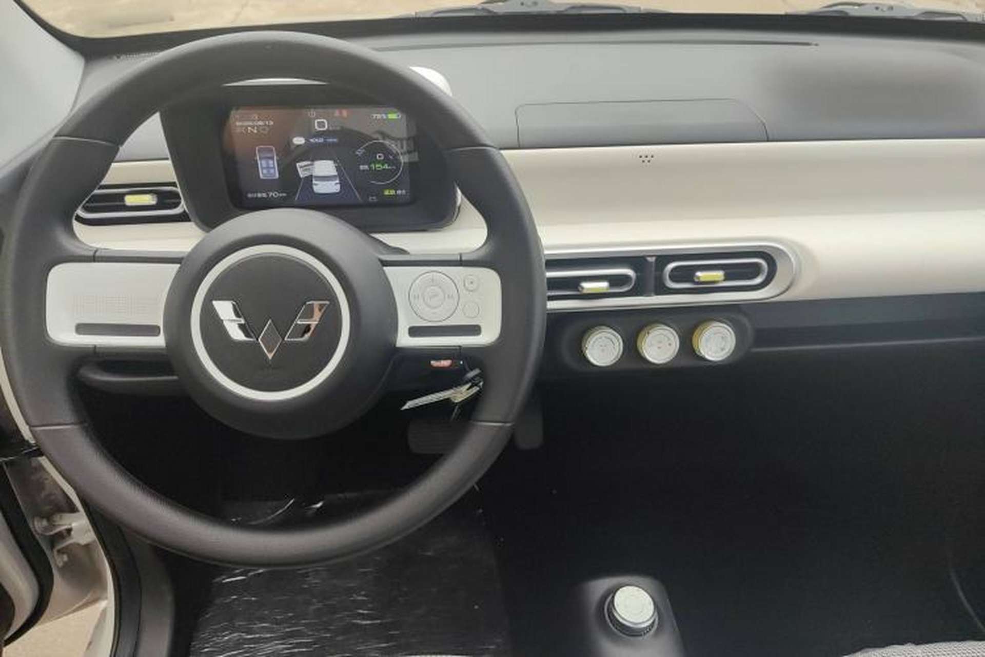 Used Wuling Hongguang MINIEV 2024 3rd Generation 215km Youth Edition Interior 3