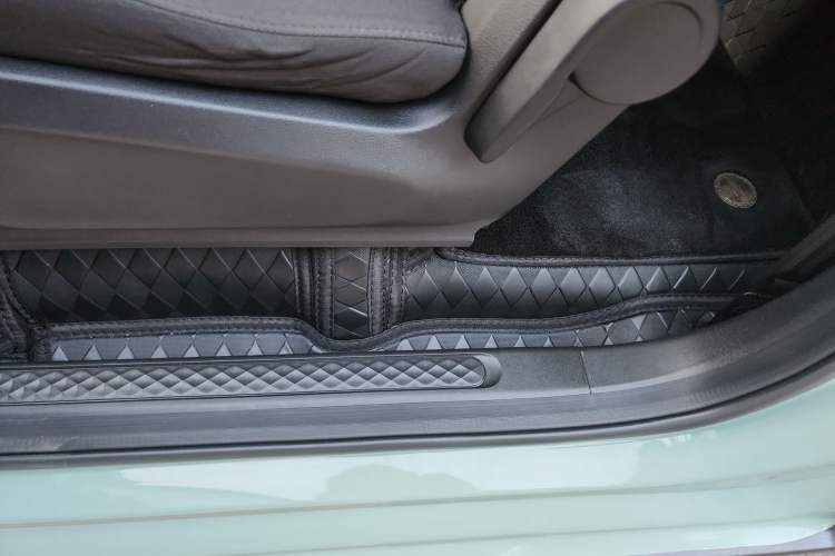 Used Wuling Hongguang MINIEV 2024 3rd Generation 215km Advanced Version Interior 4