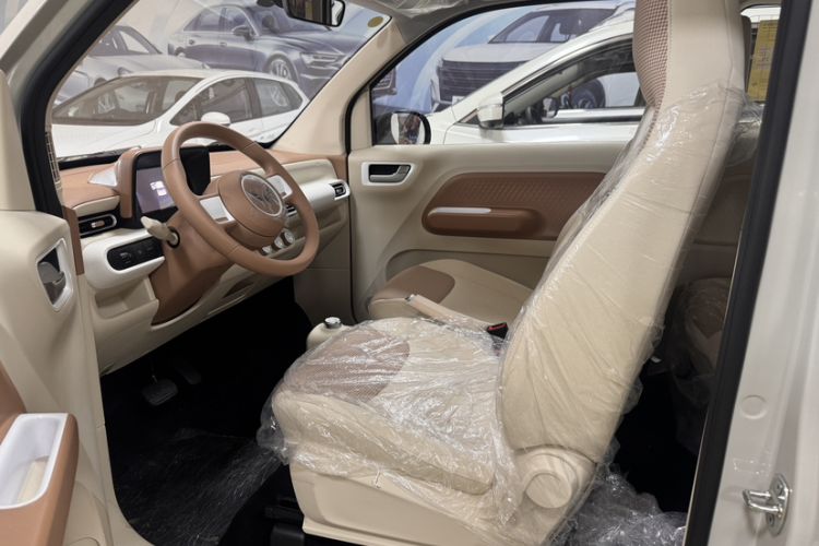 Used Wuling Hongguang MINIEV 2024 3rd Generation 215km Youth Edition Interior 4