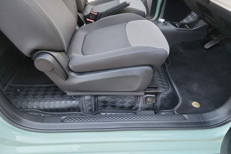 Used Wuling Hongguang MINIEV 2024 3rd Generation 215km Advanced Version Interior 5