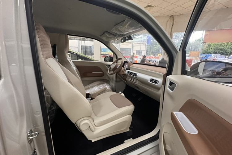 Used Wuling Hongguang MINIEV 2024 3rd Generation 215km Youth Edition Interior 6
