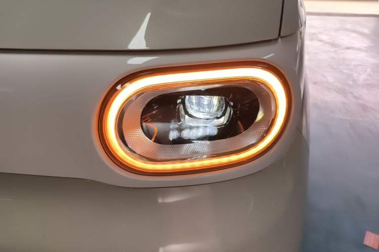 Used Wuling Hongguang MINIEV 2024 3rd Generation 215km Youth Edition Left Front Headlight