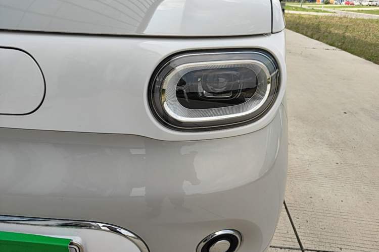 Used Wuling Hongguang MINIEV 2024 3rd Generation 215km Advanced Version Left Front Headlight