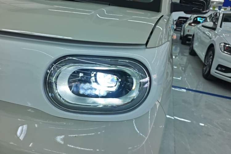 Used Wuling Hongguang MINIEV 2024 3rd Generation 215km Youth Edition Left Front Headlight