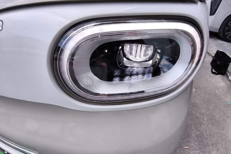 Used Wuling Hongguang MINIEV 2024 3rd Generation 215km Advanced Version Left Front Headlight