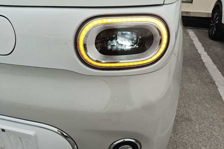 Used Wuling Hongguang MINIEV 2024 3rd Generation 215km Advanced Version Left Front Headlight