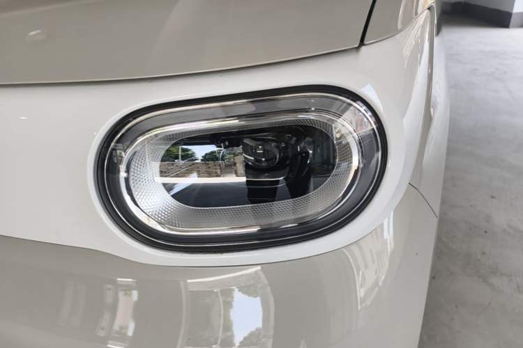 Used Wuling Hongguang MINIEV 2024 3rd Generation 215km Advanced Version Left Front Headlight