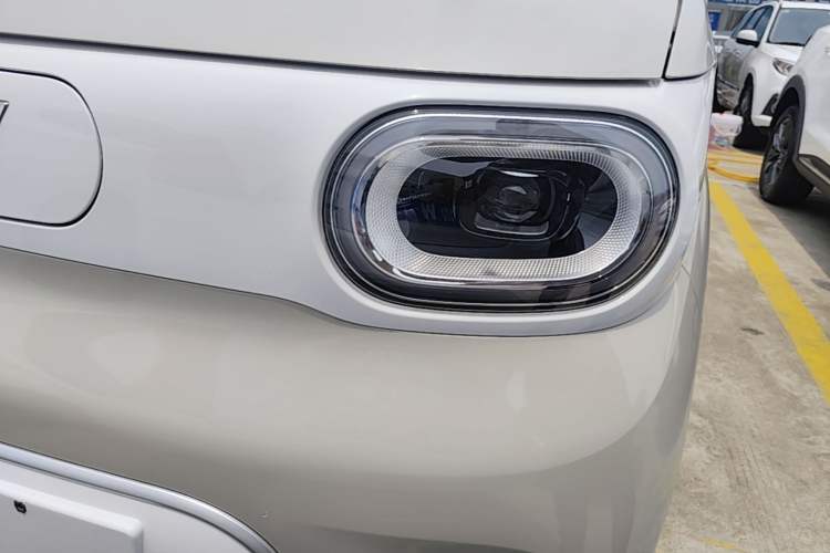 Used Wuling Hongguang MINIEV 2024 3rd Generation 215km Youth Edition Left Front Headlight