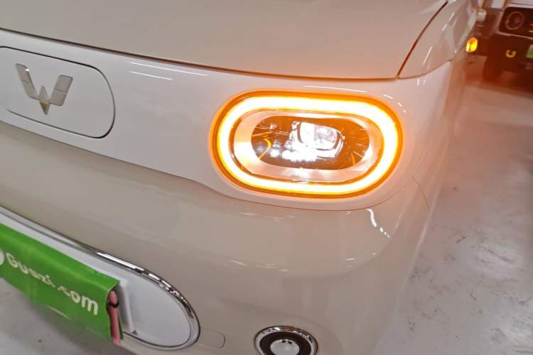 Used Wuling Hongguang MINIEV 2024 3rd Generation 215km Advanced Version Left Front Headlight