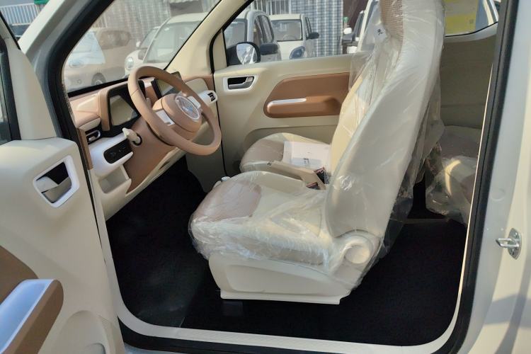 Used Wuling Hongguang MINIEV 2024 3rd Generation 215km Youth Edition Left Front Seat
