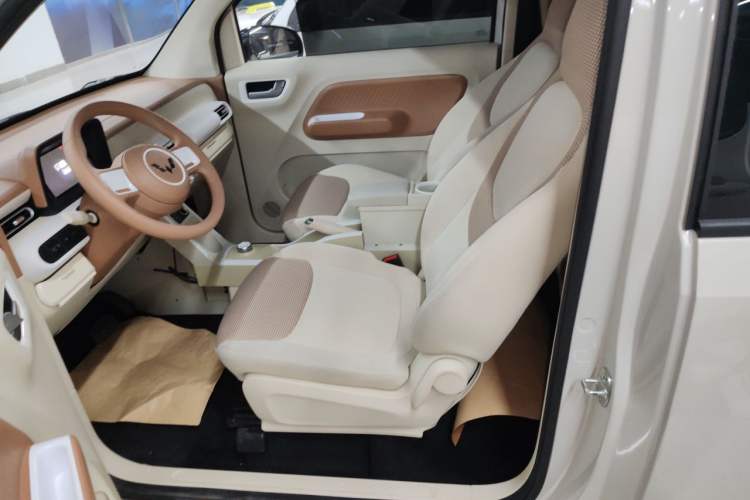 Used Wuling Hongguang MINIEV 2024 3rd Generation 215km Youth Edition Left Front Seat
